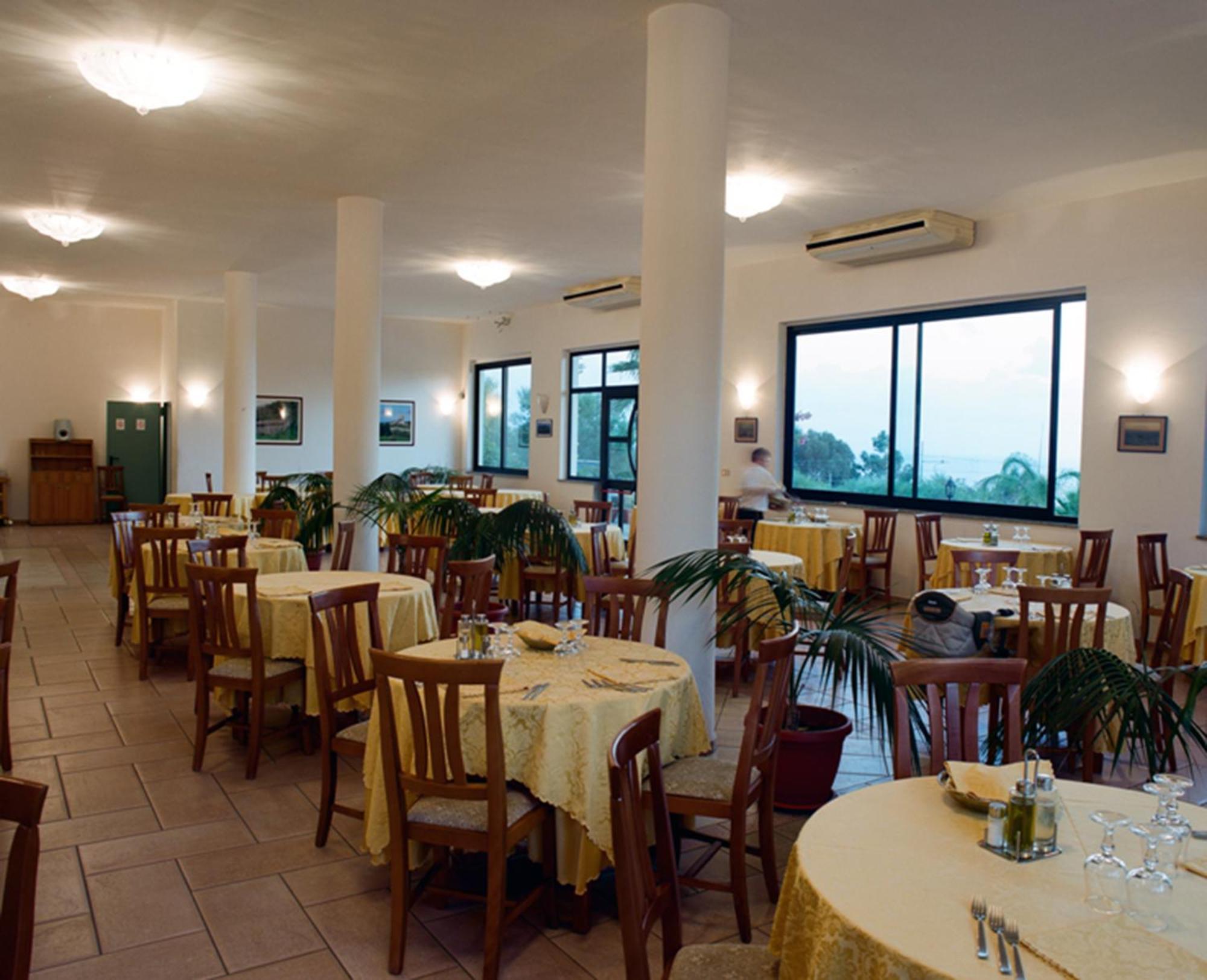 Villaggio Pineta Petto Bianco Capo Vaticano Exterior photo