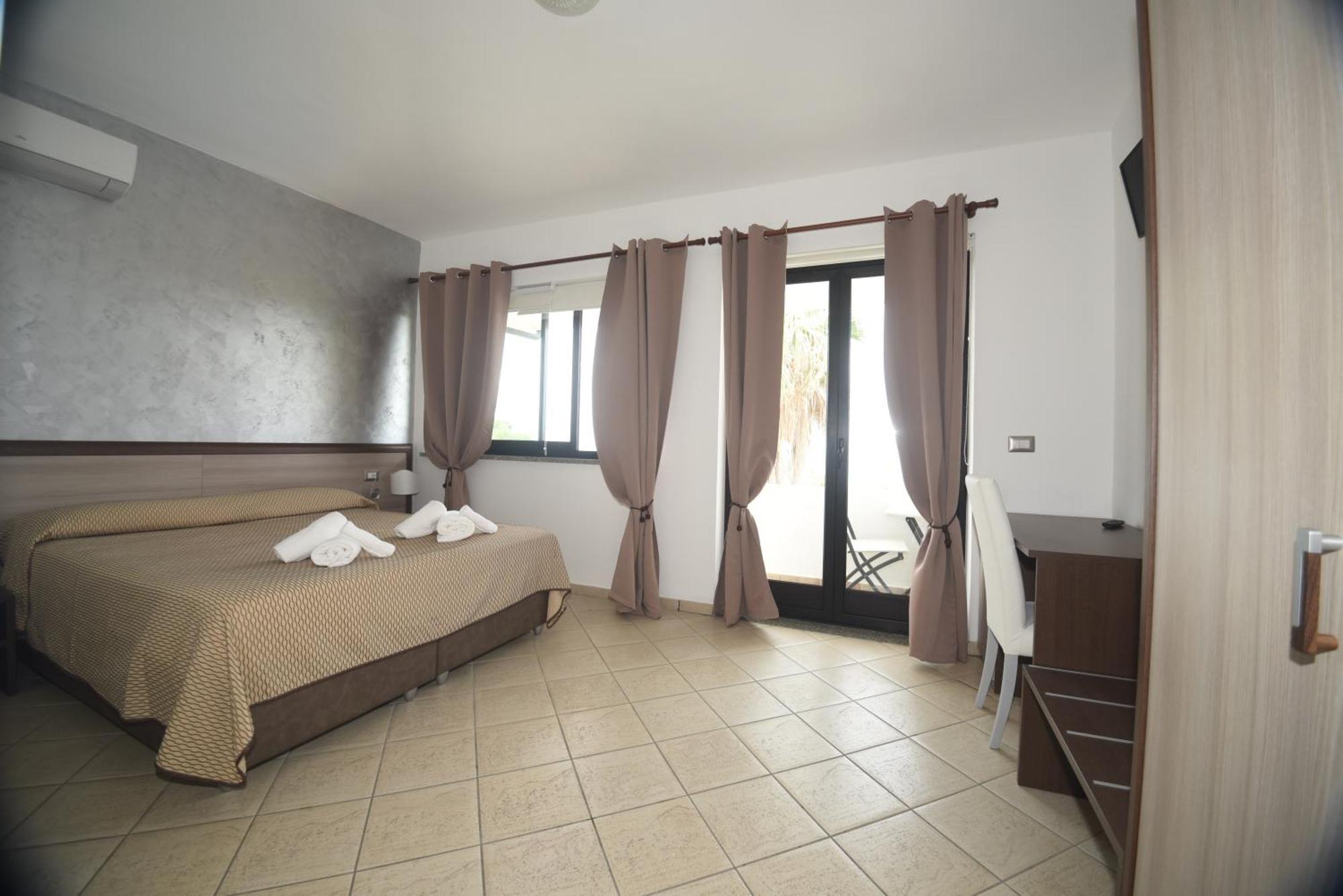 Villaggio Pineta Petto Bianco Capo Vaticano Room photo