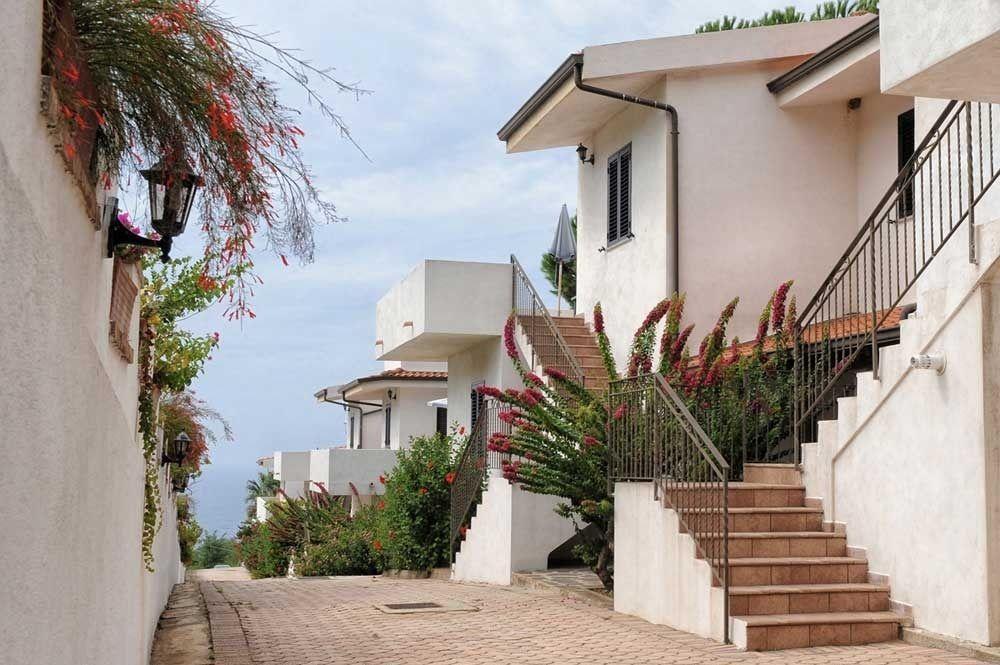 Villaggio Pineta Petto Bianco Capo Vaticano Exterior photo