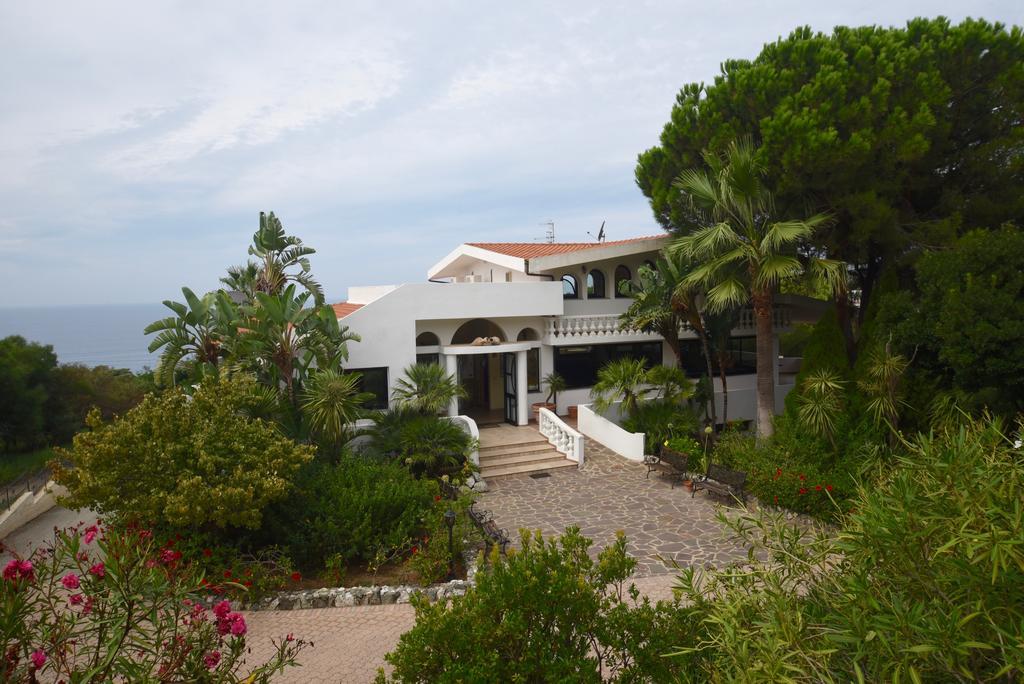 Villaggio Pineta Petto Bianco Capo Vaticano Exterior photo
